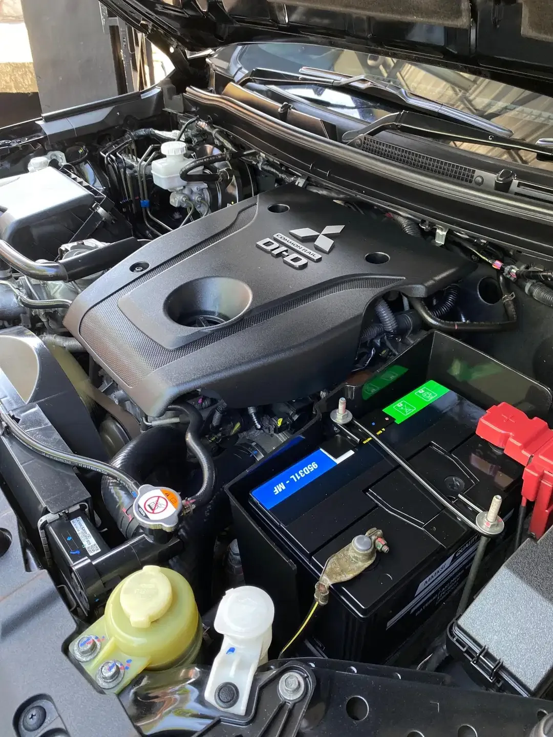 Pajero Sport Dakar 2.4 Diesel AT 2021 - Image 4 of 10