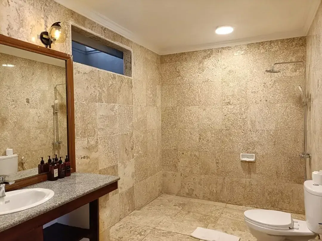 Massive Price Drop! 7-Bedroom Villa Just 200m from the Beach in Nusa Dua - Now IDR 10 Billion - Image 8 of 10