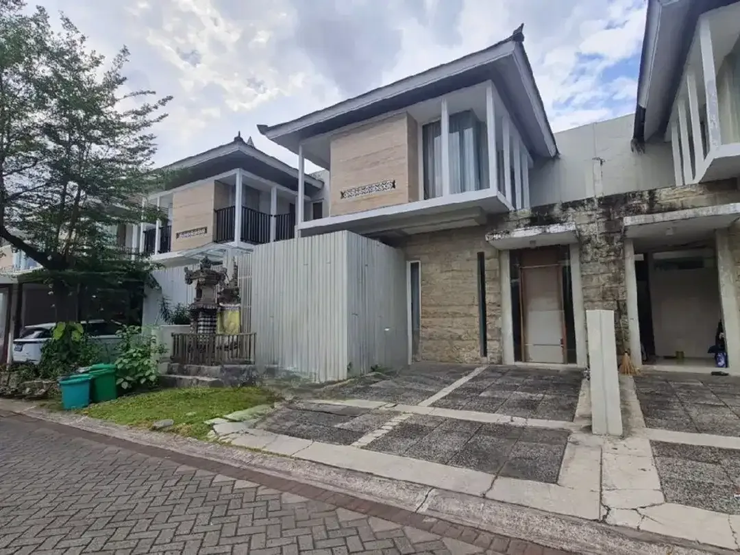 Rumah Eksklusif 5 Kamar Tidur Dijual di Denpasar Utara Area - Image 1 of 10