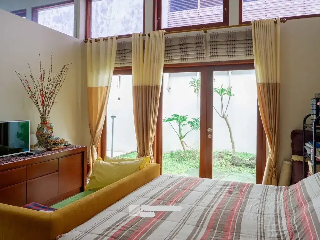 JUAL RUMAH MODERN FURNISHED DALAM KOMPLEKS IMAM BONJOL - Image 7 of 10