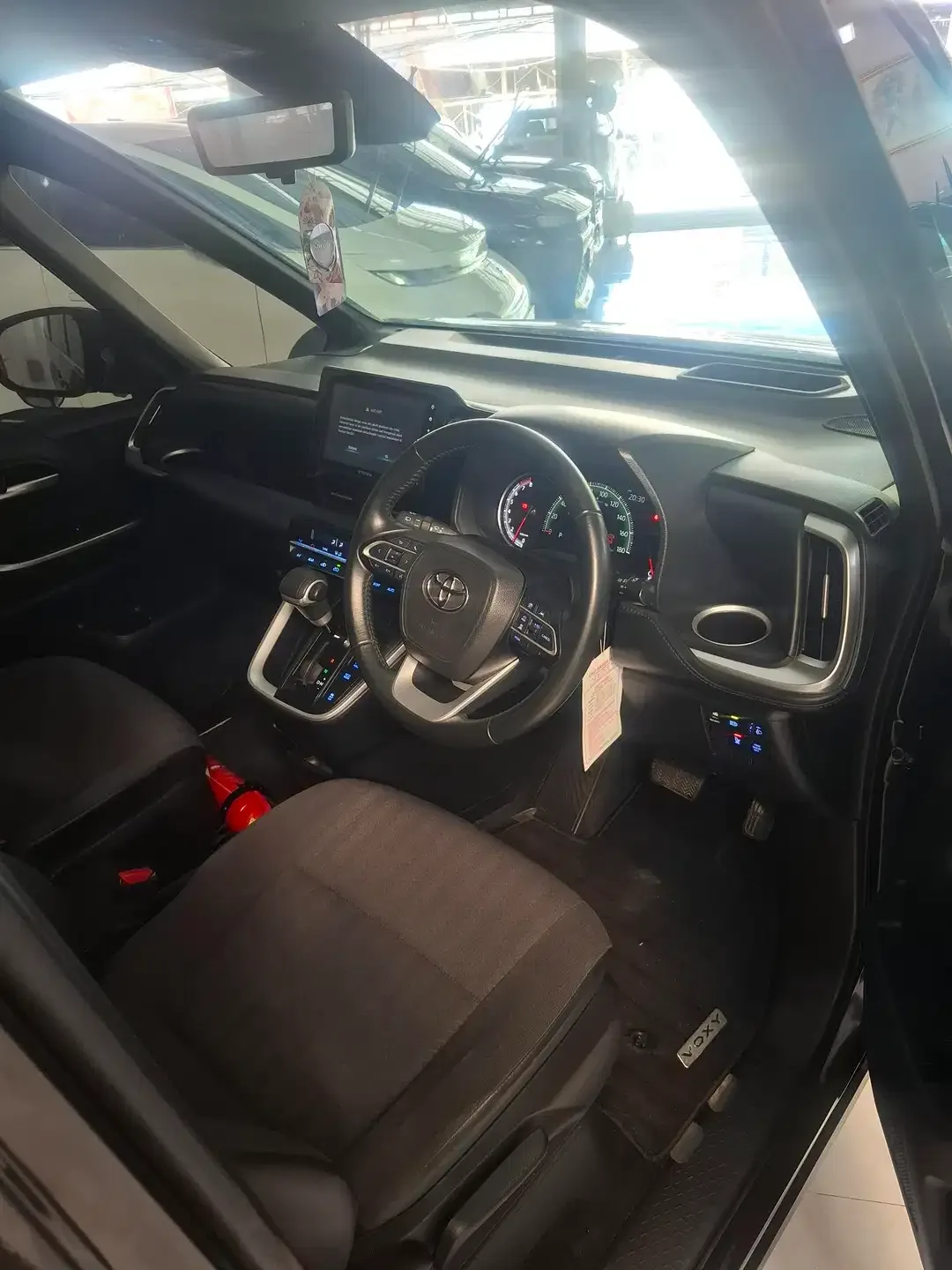 Toyota voxy 2.0 - Image 6 of 6
