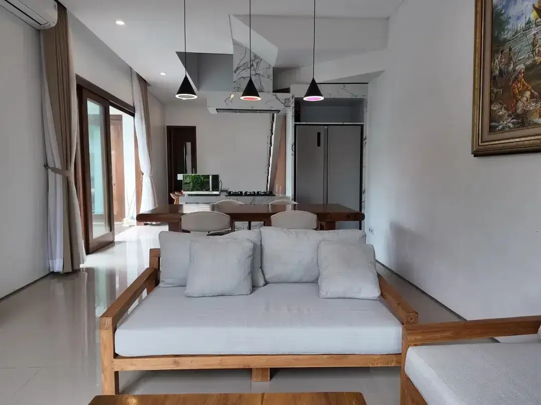 Villa 3 Bedroom Super Strategis Sudah di sewakan dekat jalan Uluwatu - Image 3 of 10