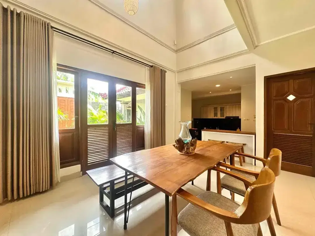3 BEDROOMS MINIMALIST MODERN STYLE STRATEGIC LOCATION AT UMALAS - Image 4 of 10