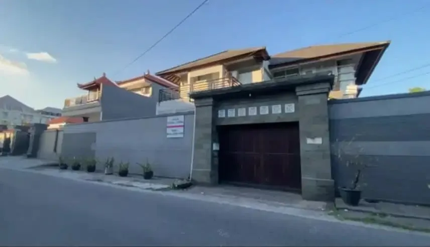 Villa Jual Di Jalan Dewi Sri, Legian, Kuta, Bali - Image 1 of 10