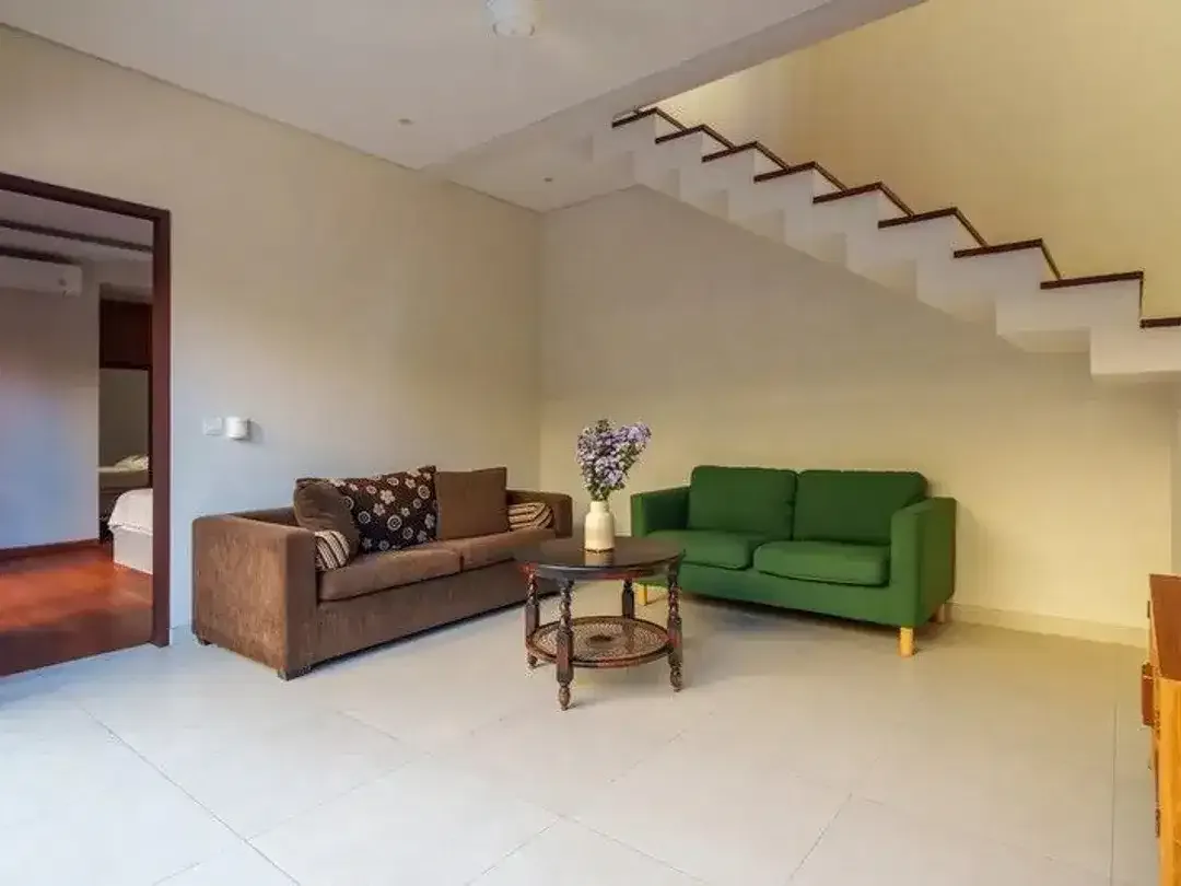 Freehold - Elegant 3-Bedroom Freehold Villa in Kerobokan, Bali - Image 3 of 10