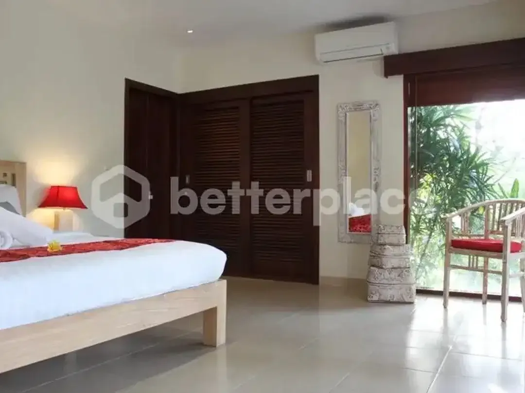 Elegant Family-Friendly 3-Bedroom Villa in Canggu Padonan with En-Suite Bedrooms, Beautiful Pool & Exceptional Garden Setting - Image 6 of 10