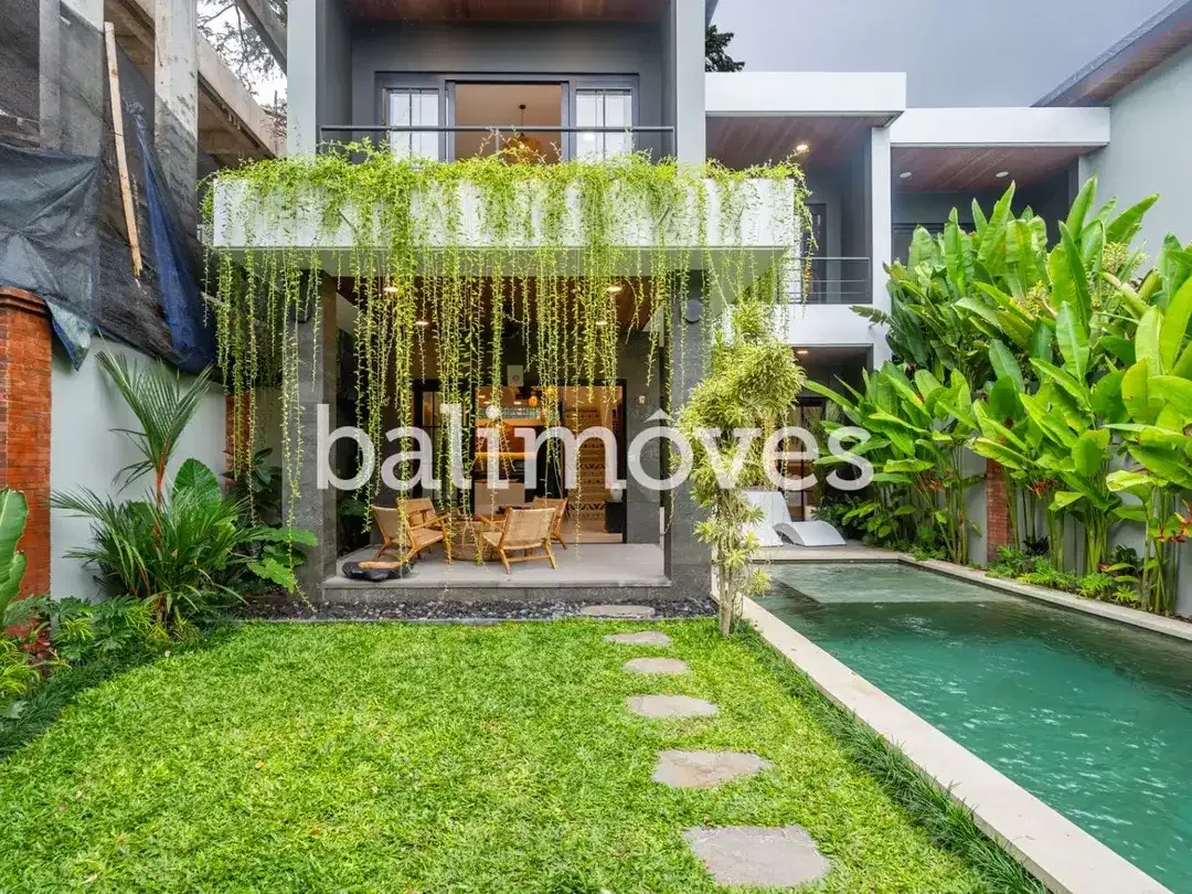 Vila Modern Tiga Kamar Tidur yang Menakjubkan di Sanur - Image 1 of 10