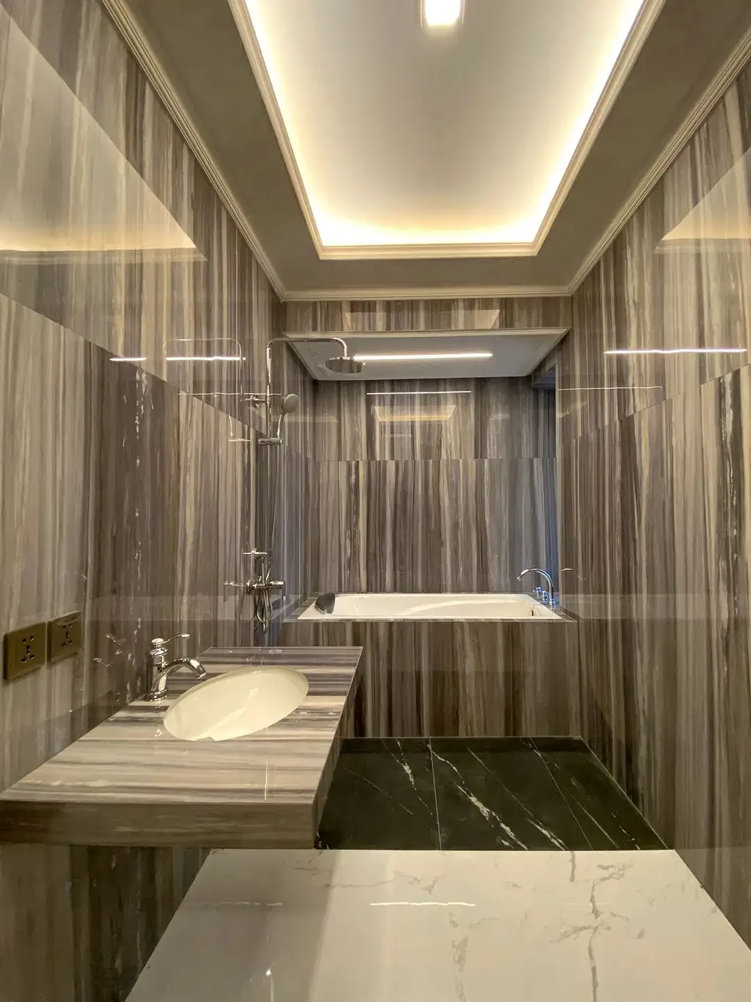 Luxury Villa 2 Lantai Fully Furnished Lokasi Strategis Ungasan - Image 2 of 10