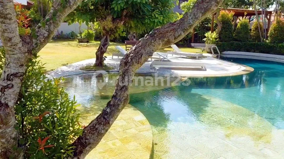 Luxury Villa Bumbak Umalas Main Road 4Br SHM For Sale Pa11 - Image 3 of 4