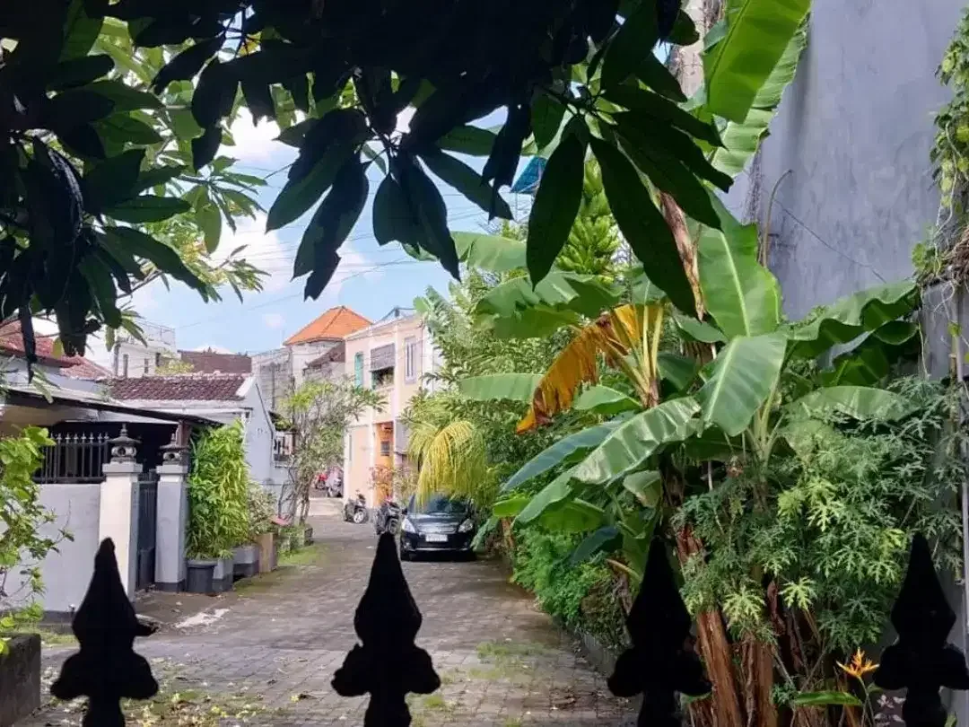 Dijual tanah kecil di Tibubeneng Canggu bonus rumah - Image 3 of 6