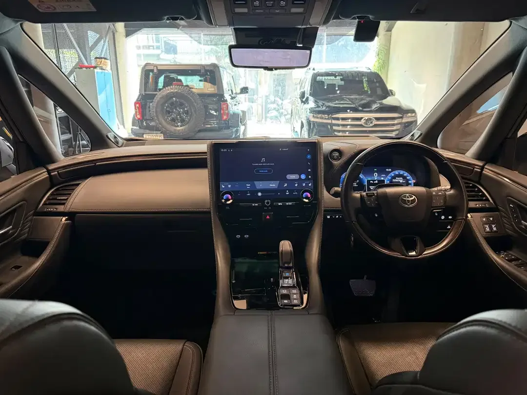 Toyota Alphard 2.5 Hybrid CVT 2024 - Image 4 of 10