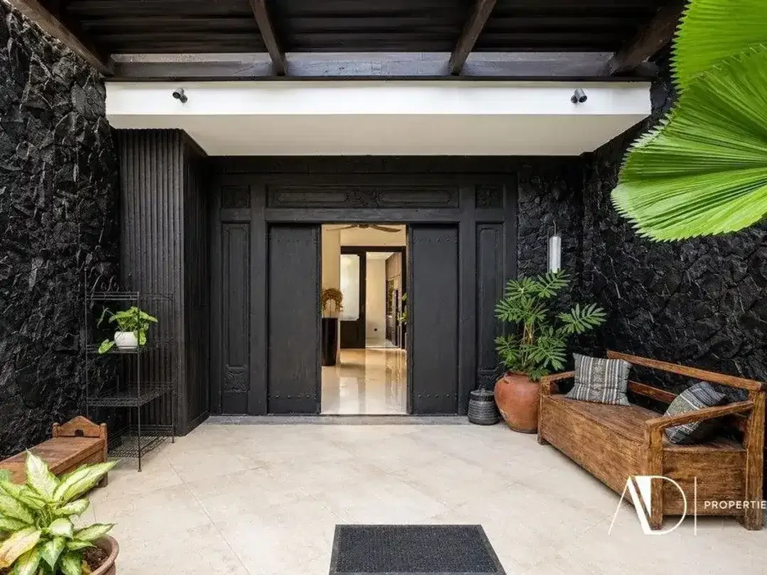 FREEHOLD | 3-BEDROOM ELEGANT TROPICAL VILLA IN KEROBOKAN - Image 5 of 10
