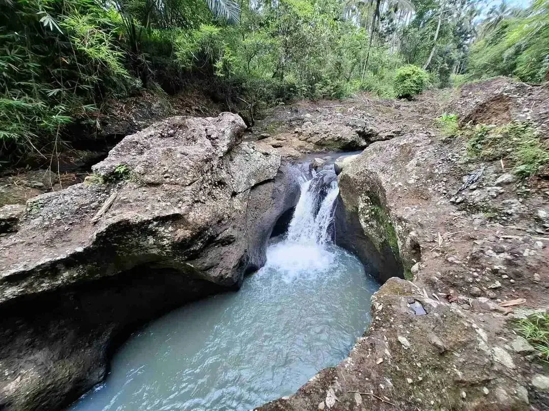 Dijual tanah dengan air terjun dan sungai bebatuan di bali - Image 2 of 10