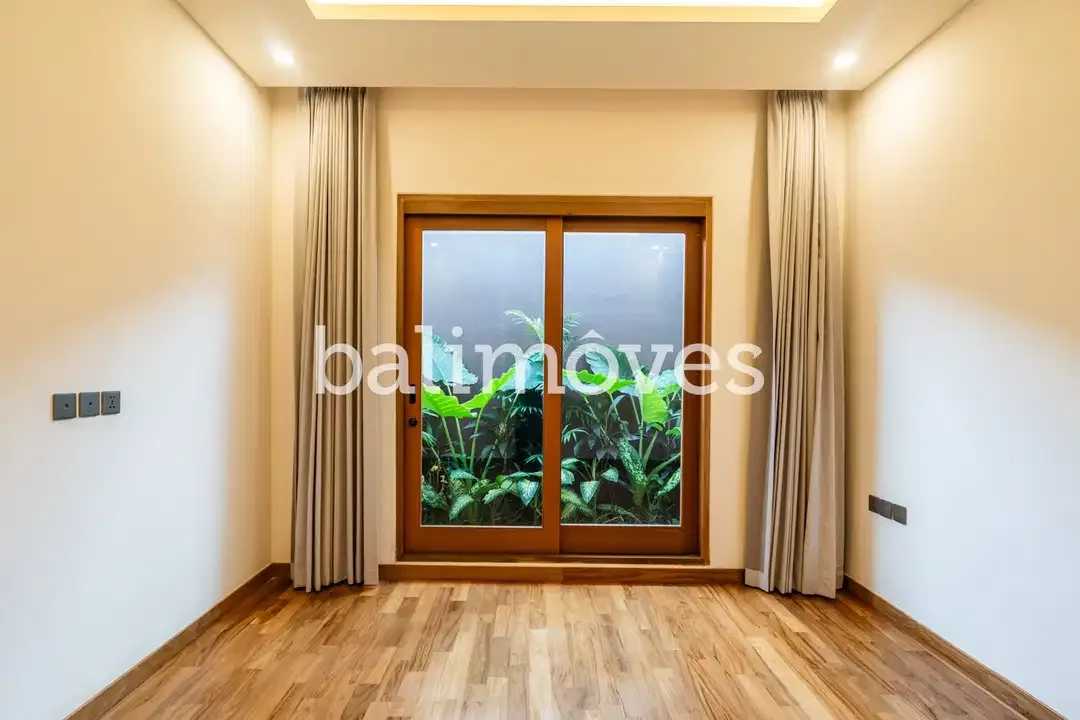 Vila Baru Yang Cantik Tiga Kamar Tidur Di Kompleks Tepi Pantai Sanur - Image 8 of 10