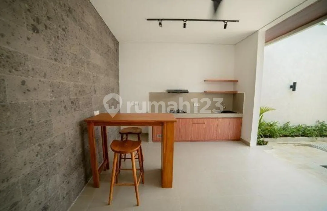Charming 2 Bedroom One-Storey Semi-Furnished Villa In Sanur Kauh With Pool - Image 3 of 4