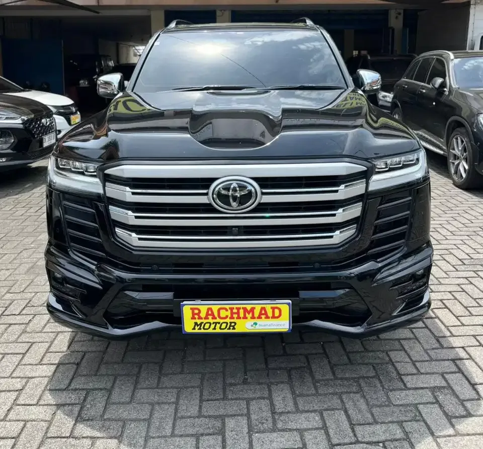 Toyota Land Cruiser VXR 2023 Hitam A/T 3.3cc - Image 2 of 10
