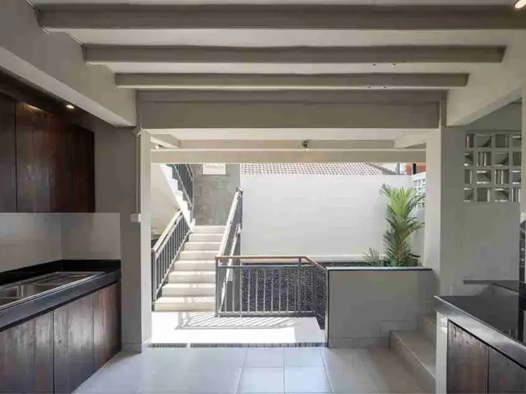 Luxury Vila Kontemporer 3 Kamar Full Furnish di Kerobokan - Image 6 of 10