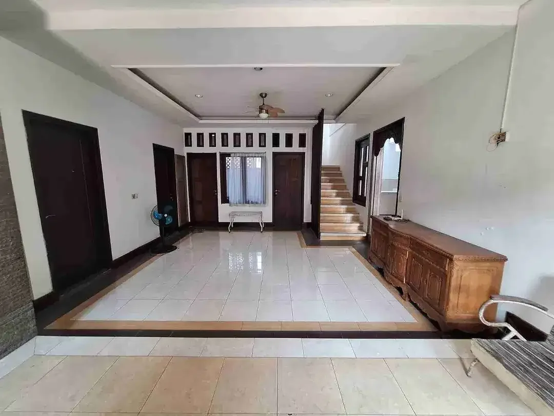 Rumah 2 Lantai dan 6 KT di Jl. Raya Pandu Dalung Kuta Utara - Image 2 of 9