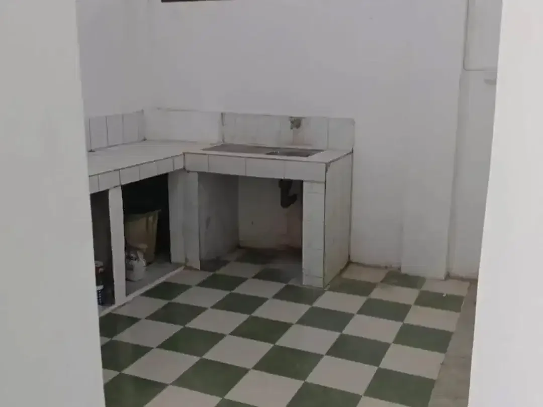 Rumah Luas & Strategis 3 Kamar Tidur Disewakan di Sesetan - Image 8 of 10