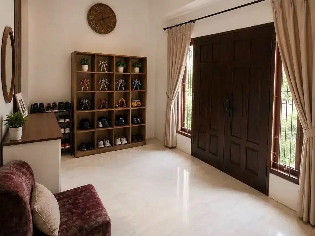 RUMAH MEWAH 2 LANTAI ONE GATE SYSTEM DI PERUMAHAN SANUR KAUH DENPASAR - Image 2 of 10