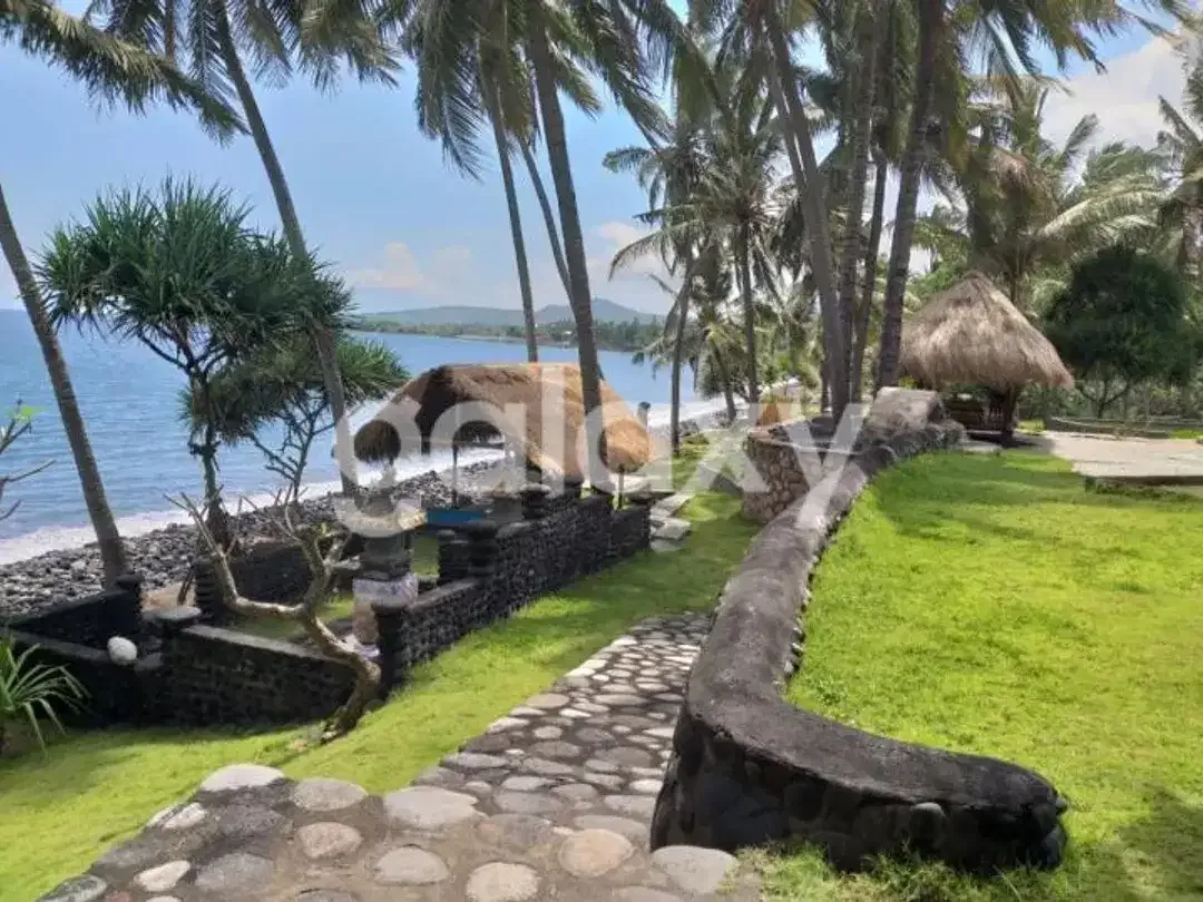 VILLA DENGAN TANAH LUAS KARANGASEM SERAYA BARAT, BALI - Image 6 of 10