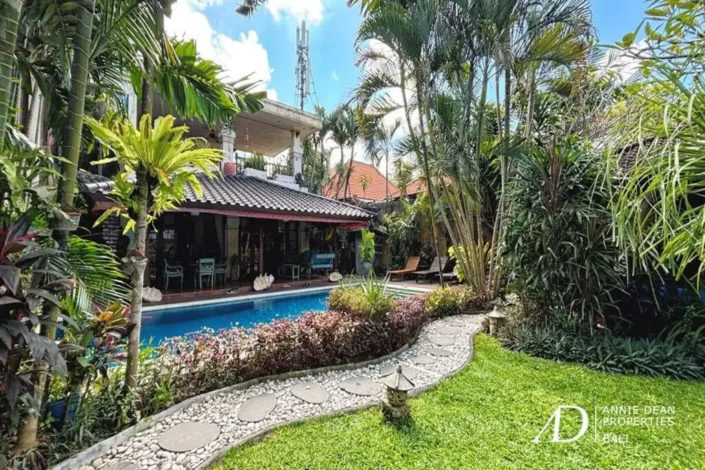FREEHOLD | BALINESE-STYLE VILLA IN CENTRAL SEMINYAK - Image 6 of 10