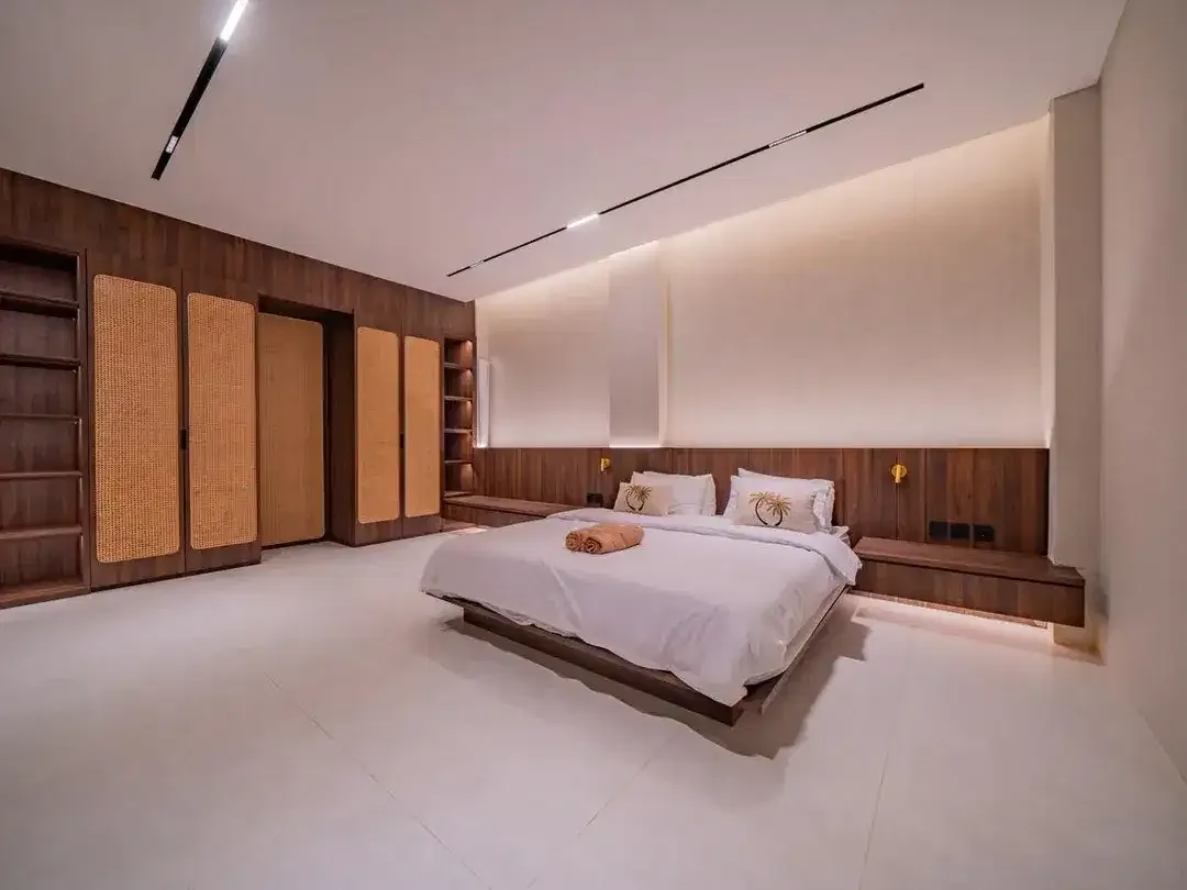 EXCLUSIVE BOUTIQUE TROPICAL VILLA IN PRIME SEMINYAK - Image 2 of 10