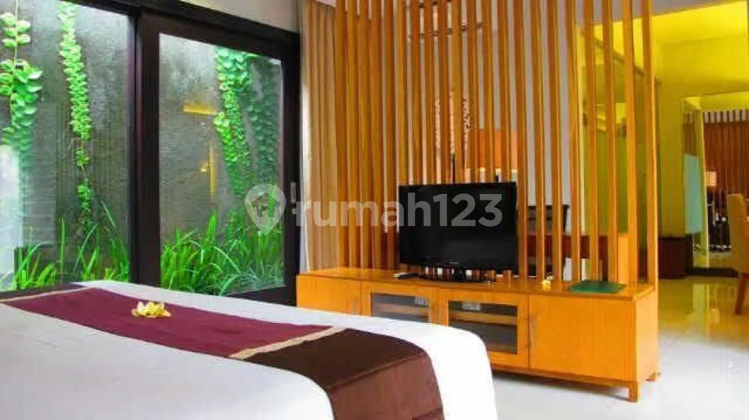 Dijual Villa Mewah di Pusat Seminyak, Bali - Image 2 of 4