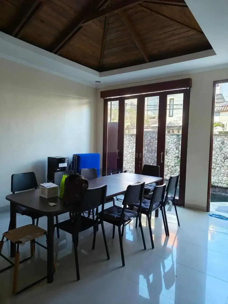 RUMAH SIAP HUNI 4BR FURNISHED LOKASI KESAMBI KEROBOKAN - Image 5 of 10