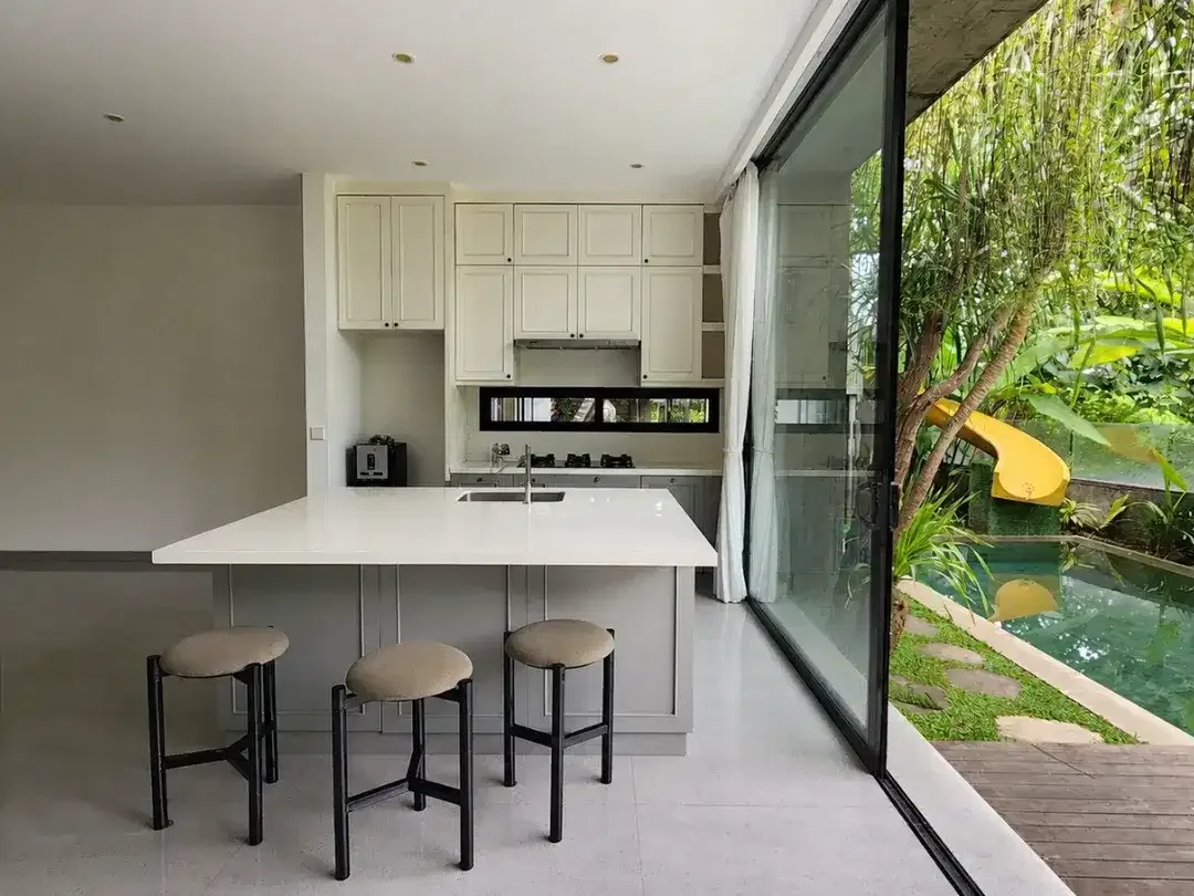 Freehold Duke Type Royal Villa with Premium Finishes & Spacious Design for Sale in Sanur  – Luxury 4-Bedroom Villa with Private Pool - Image 1 of 10