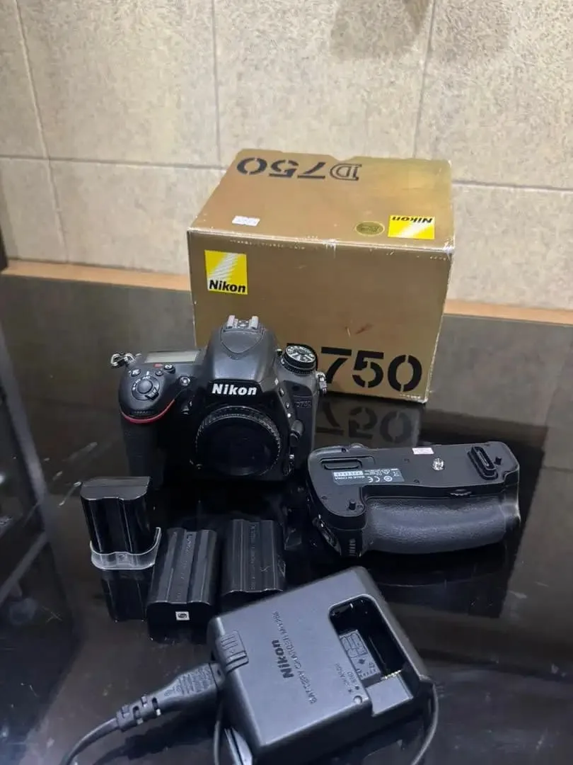 Jual Kamera DSLR Nikon D750 + battery grip ori - Image 2 of 6