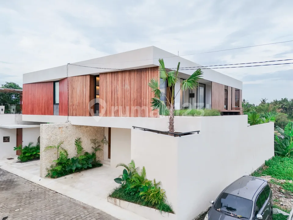 Villa Luxury 3Br Full View Persawahan Dekat Pantai Nyanyi - Image 1 of 4