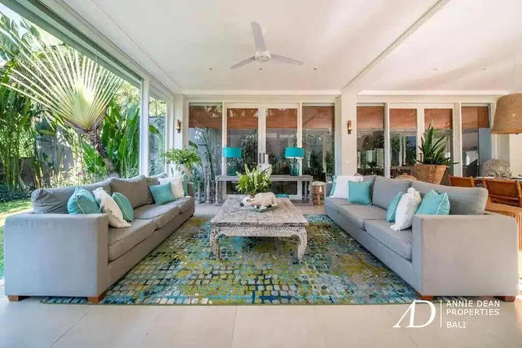 LEASEHOLD | 4-BEDROOM VILLA IN PRIME BERAWA, WALK TO THE BEACH - Image 7 of 10
