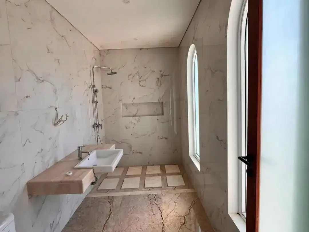 BRAND NEW MODERN VILLA UNGASAN - Image 6 of 10