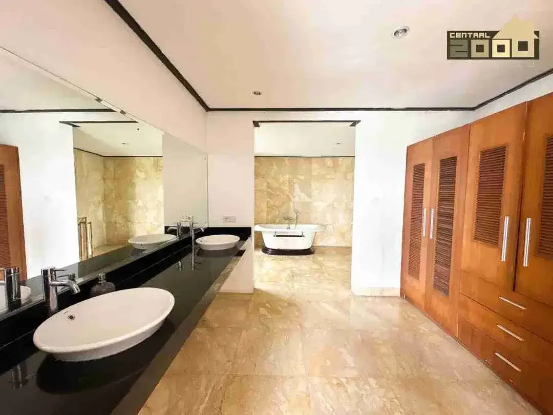 Traditional Meets Modern Villa with Rice Field View in Canggu - Image 9 of 10