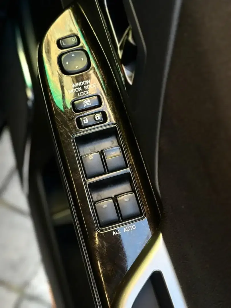 Toyota Alphard SC 2.4 CBU Japan Pilot Seat Matic Low KM Original - Image 5 of 10