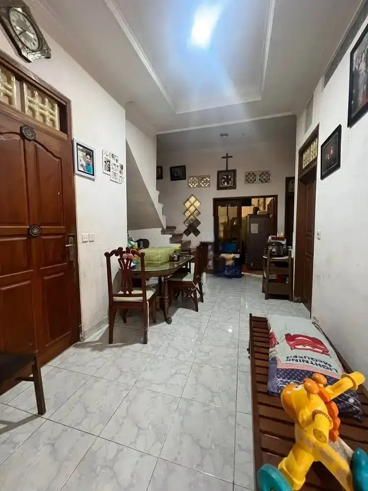 Rumah 2 Lantai Terawat Siap Huni di Denpasar Timur - Image 2 of 8