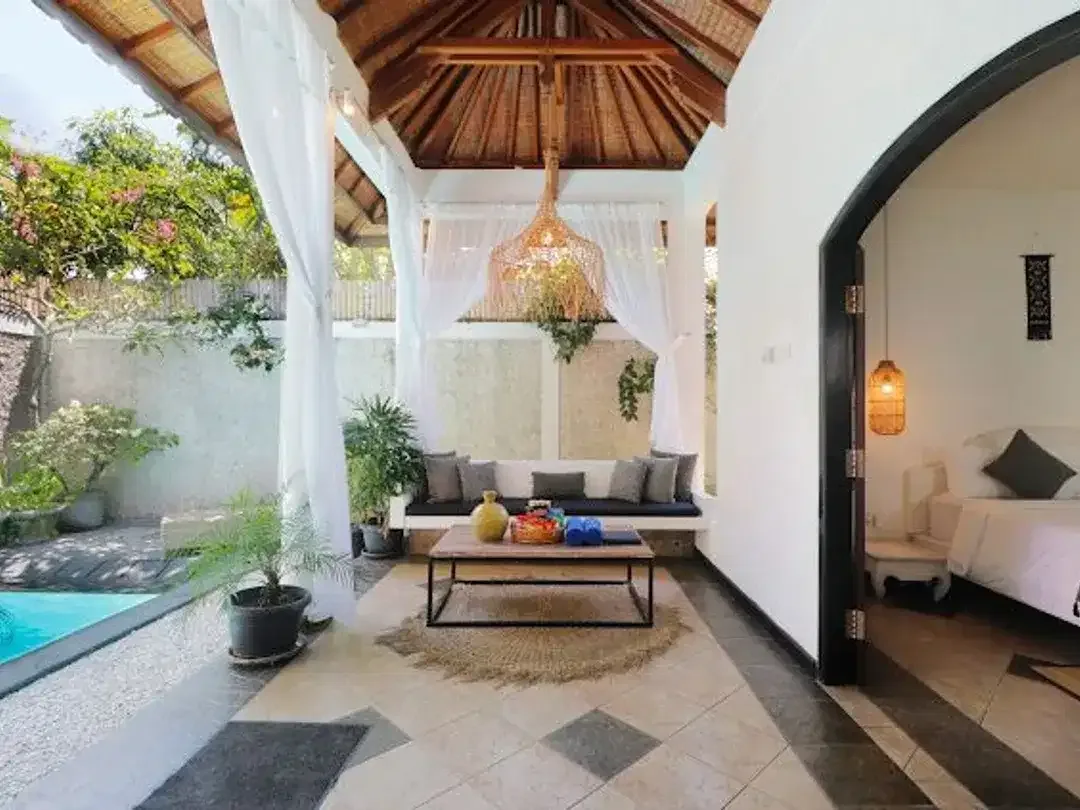 Villa di Kawasan Pariwisata Dekat Pantai Double Six Seminyak - Image 2 of 10