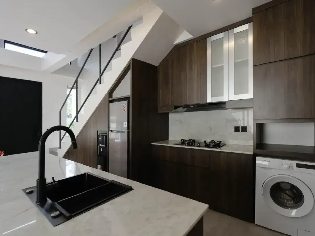 Freehold Villa Modern Tropis dengan Desain Japandi yang Timeless di Kawasan Premium Kerobokan - Image 4 of 10