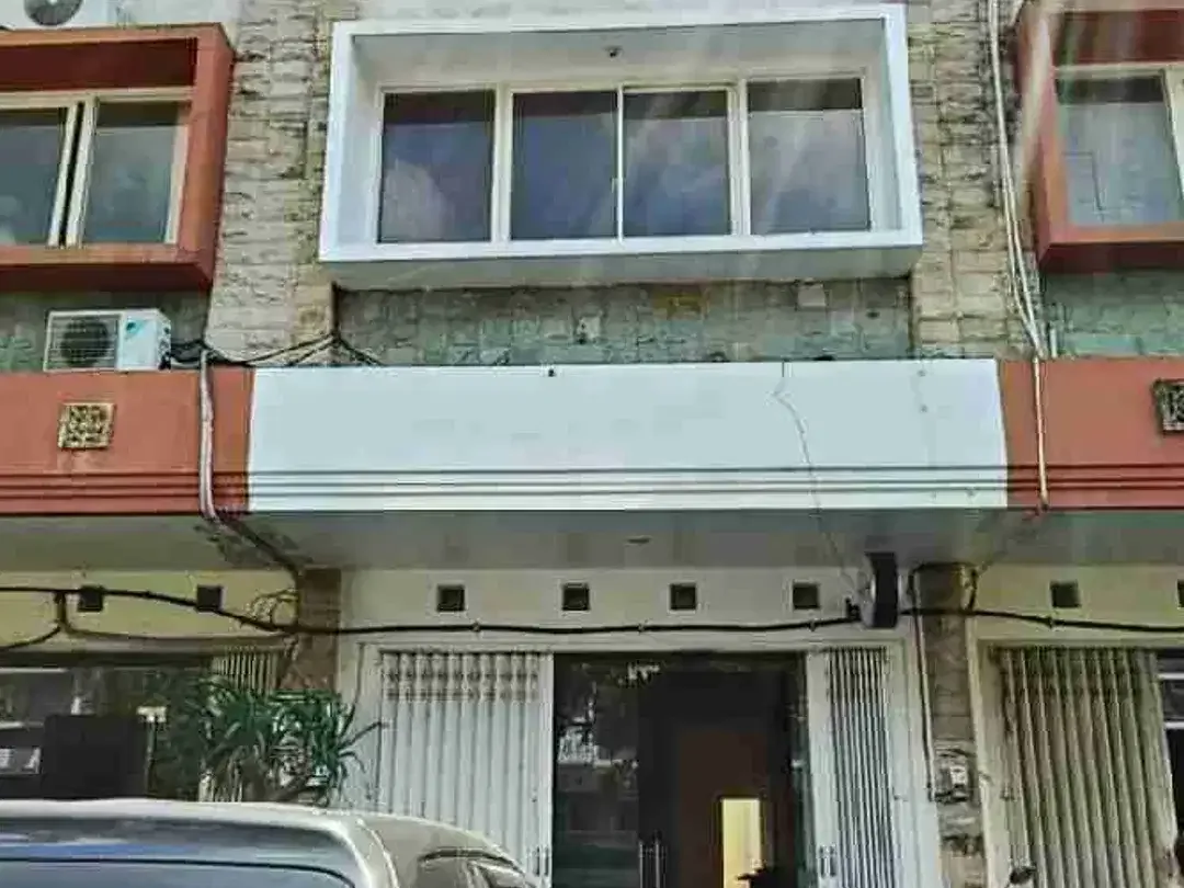 Disewakan Ruko 3 Lantai Siap Pakai Jl. Imam Bonjol Denpasar Barat, Rp 165 Juta/Tahun - Image 1 of 9