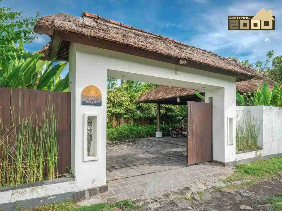For sale spacious Beach front villa with nice garden di Seririt, Singaraja - Image 7 of 10