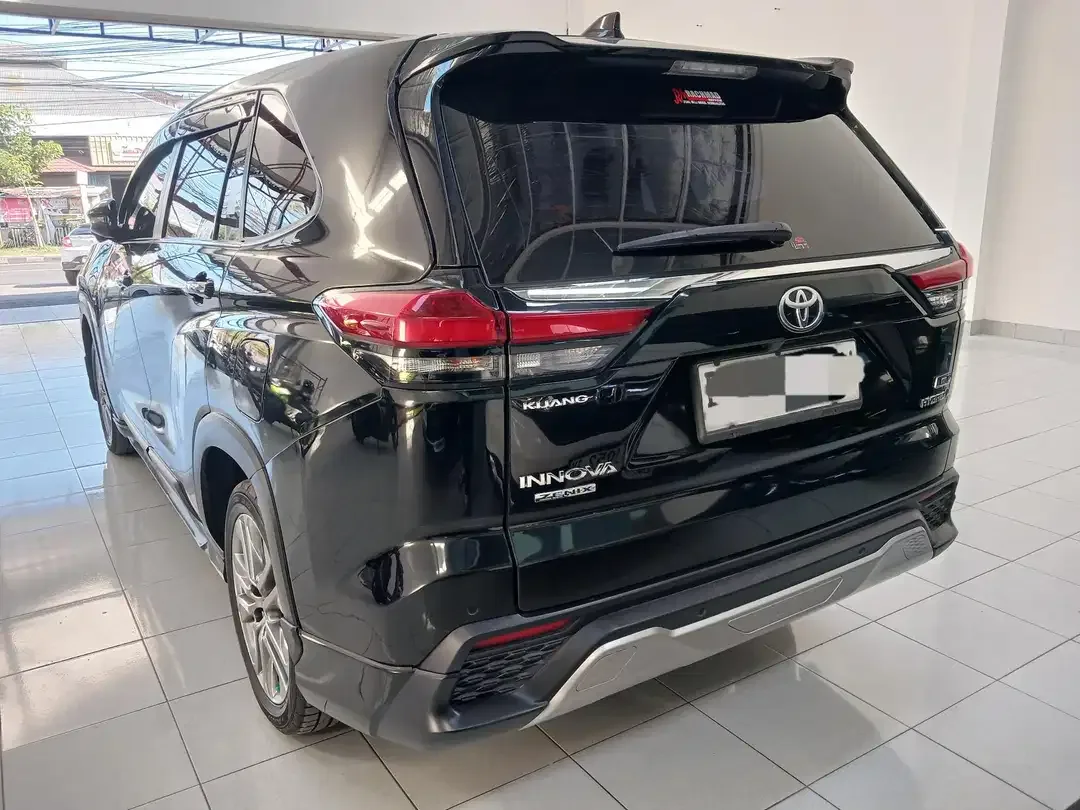 Toyota Innova Zenix Hybrid Q Modellista 2023 Hitam metalik A/T 2.0 - Image 8 of 9