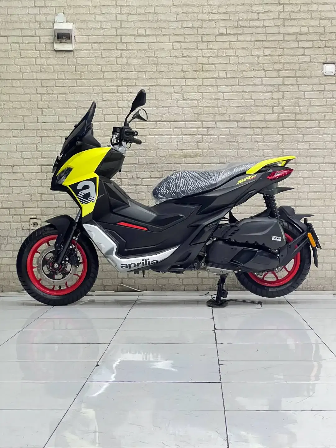 Skutik SR GT 200 - Image 10 of 10