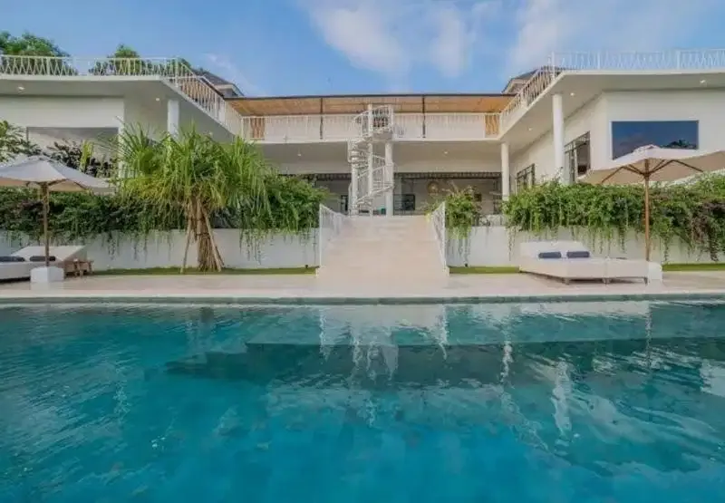 5 Bedrooms with tennis court for sale - Image 2 of 10