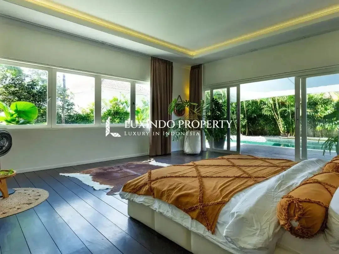 DISEWAKAN JANGKA PANJANG VILLA DENGAN 4 KAMAR TIDUR DI CANGGU - Image 7 of 10