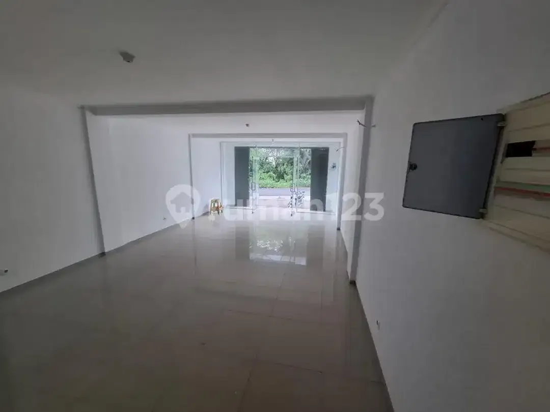 3 Lantai Ruko Pinggir Jalan Utama Nusa Dua Lokasi Super Strategis - Image 1 of 5
