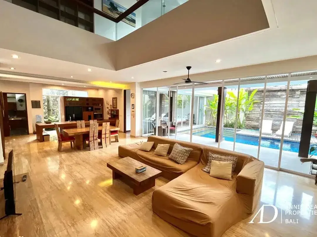 FREEHOLD 3-BEDROOM VILLA SET WITHIN GATED COMPLEX IN SEMINYAK - Image 7 of 10