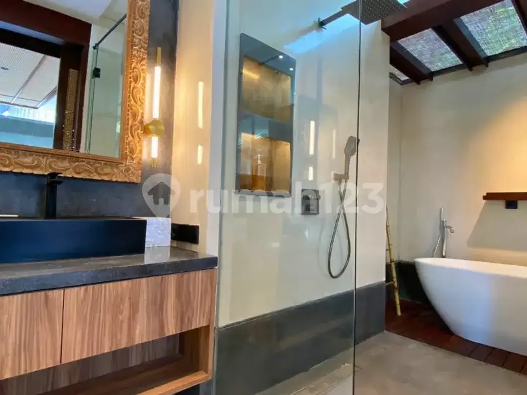 RUMAH MEWAH SEMI VILLA BARU FULL FURNIHED SHM CANGGU BALI - Image 10 of 10
