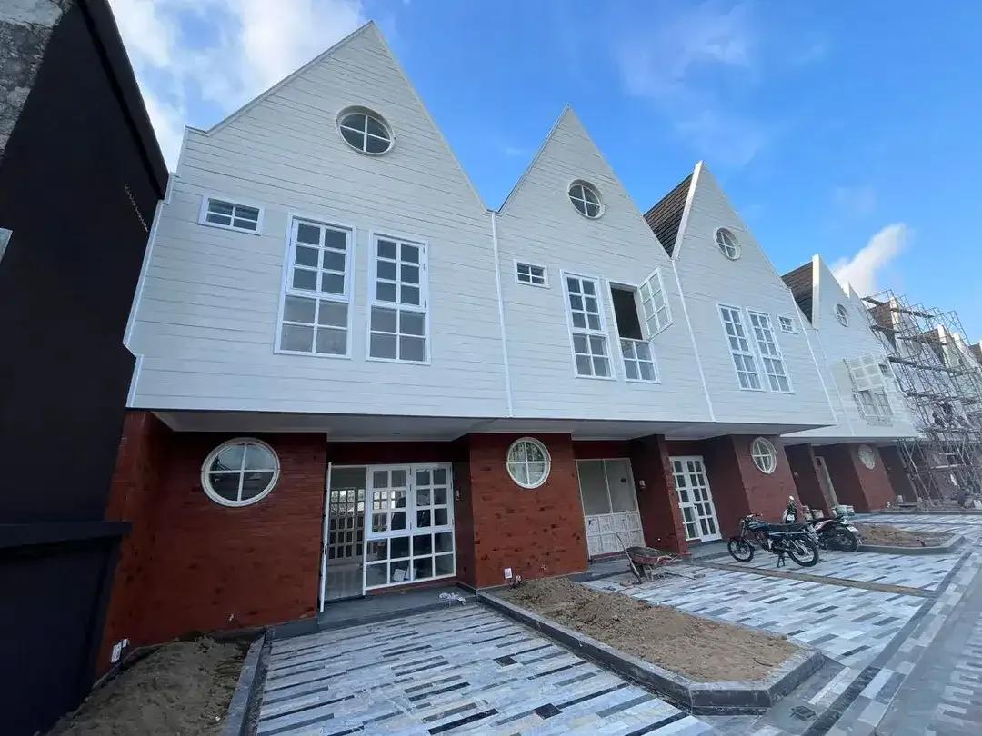 HUNIAN READY UNIT 2BR FURNISHED LOKASI STARTEGIS DI KEROBOKAN BALI - Image 2 of 10