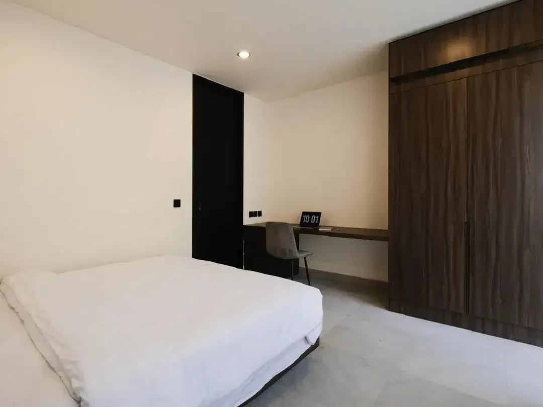 Freehold Villa Modern Tropis dengan Desain Japandi yang Timeless di Kawasan Premium Kerobokan - Image 7 of 10